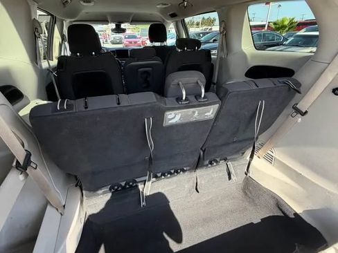 Used 2017 Chrysler Pacifica Touring FWD image 10