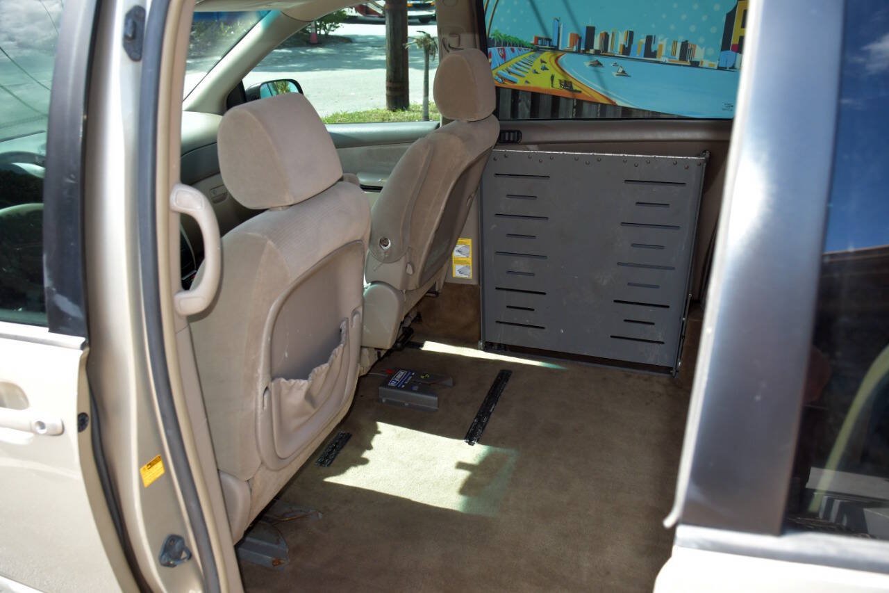 Used 2005 Toyota Sienna LE w/ Assistance Pkg 2 FWD image 16