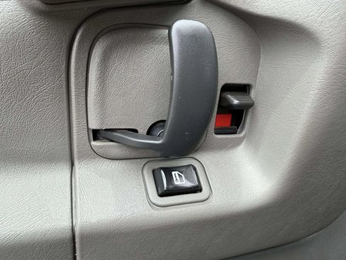 Used 2014 Chevrolet Express 2500 RWD image 13