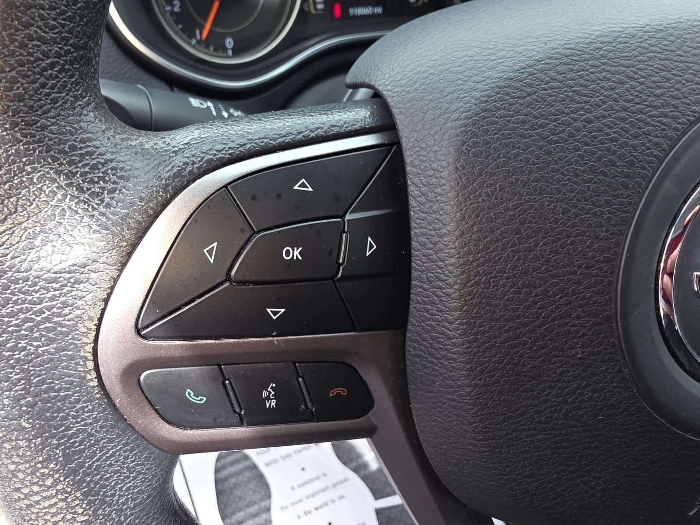 Used 2019 Jeep Cherokee Latitude w/ Popular Appearance Group FWD image 18