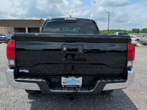 Used 2019 Toyota Tacoma TRD Off-Road AWD/4WD image 7