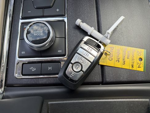 Certified 2024 Ford Expedition Max Platinum image 45