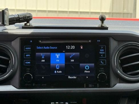 Used 2018 Toyota Tacoma TRD Off-Road AWD/4WD image 27
