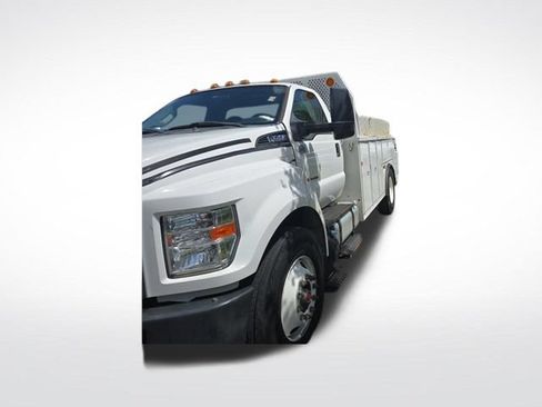 Used 2017 Ford F750 2WD Regular Cab Super Duty image 4