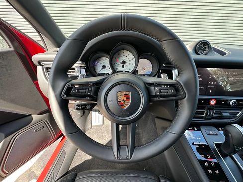 Used 2026 Porsche Macan AWD/4WD image 16