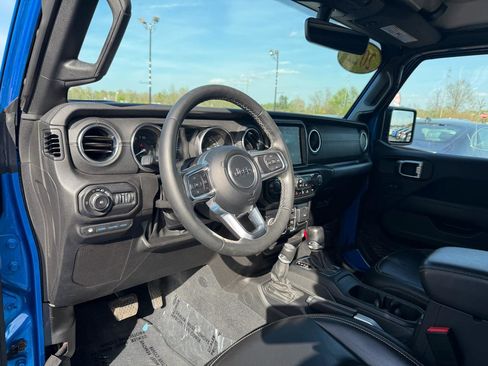 Used 2022 Jeep Wrangler Unlimited Sahara w/ Cold Weather Group image 13