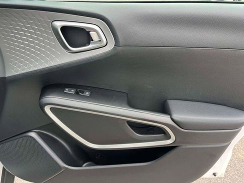 Used 2025 Kia Soul LX w/ LX Technology Package image 10