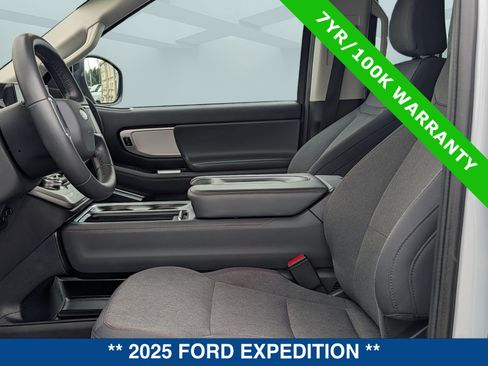 Certified 2025 Ford Expedition Active AWD/4WD image 25