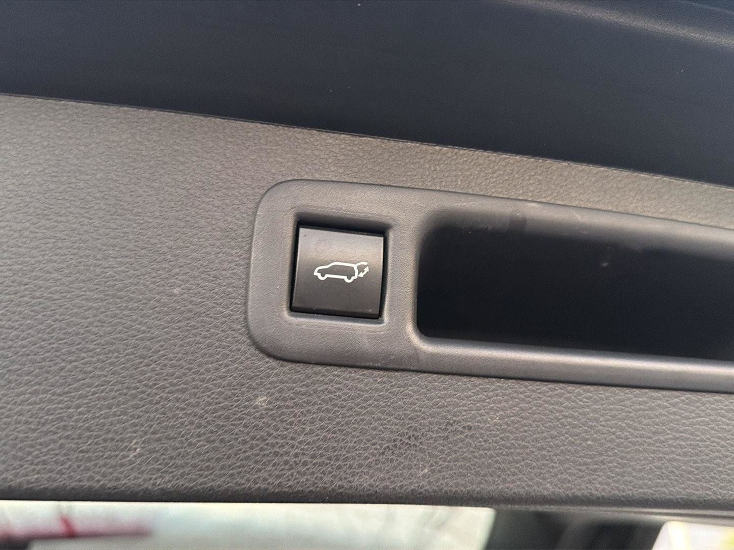 Used 2023 Toyota Highlander XLE FWD image 35