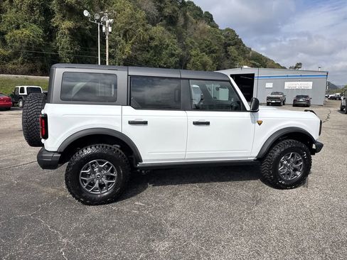 New 2025 Ford Bronco Badlands AWD/4WD image 3
