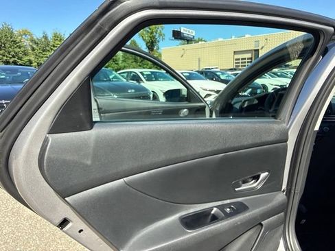 Used 2026 Hyundai Elantra SE FWD image 34
