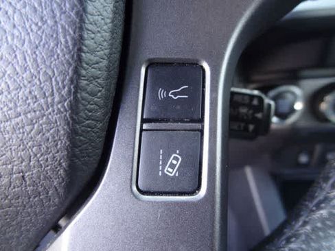 Used 2022 Toyota Tacoma TRD Off-Road w/ Technology Package AWD/4WD image 19
