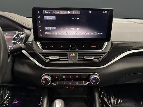 Used 2023 Nissan Altima 2.5 SR w/ SR Premium Package image 9