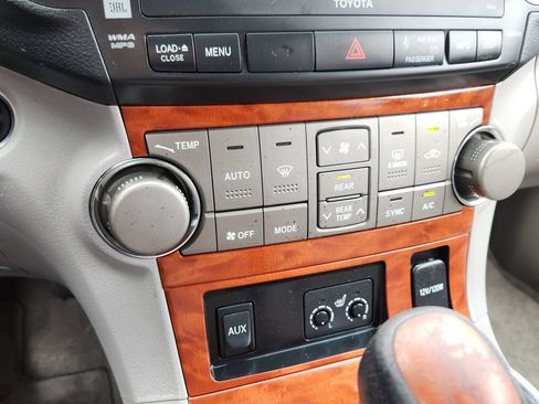 Used 2010 Toyota Highlander Limited AWD/4WD image 21