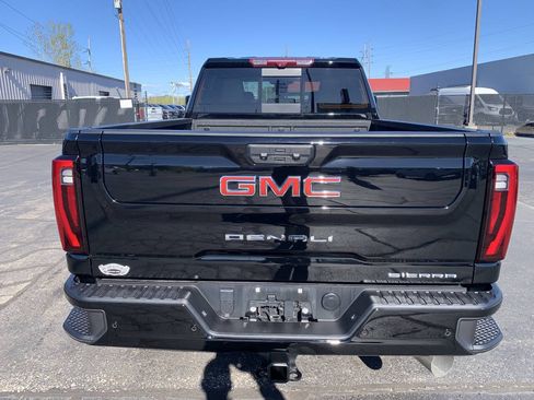 Used 2025 GMC Sierra 2500 Denali w/ Denali Reserve Package AWD/4WD image 7
