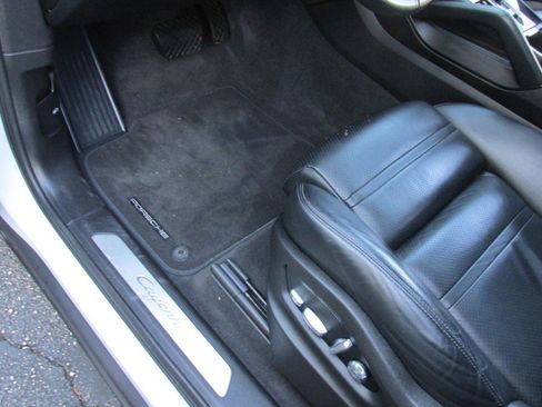 Used 2020 Porsche Cayenne image 52