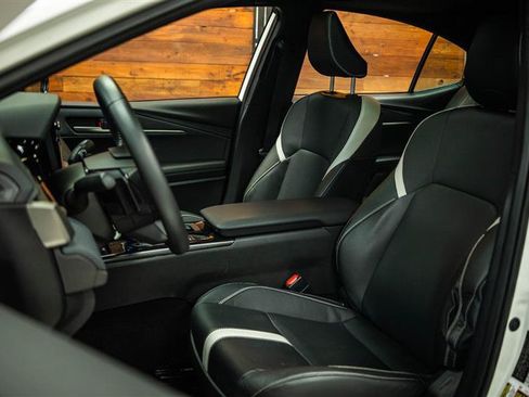 Used 2025 Toyota Camry SE w/ Multimedia Upgrade Package FWD image 9