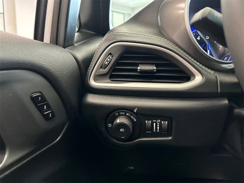 New 2025 Chrysler Pacifica Select image 17