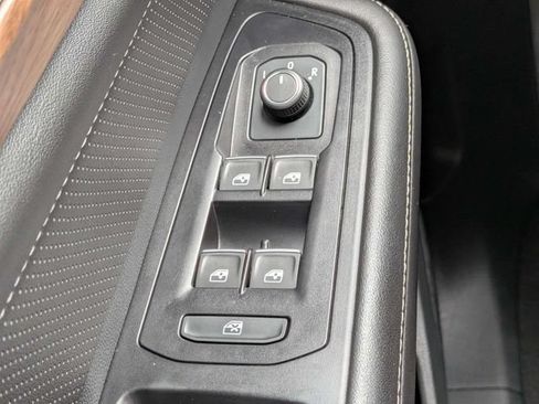 Certified 2025 Volkswagen Atlas SE FWD image 26