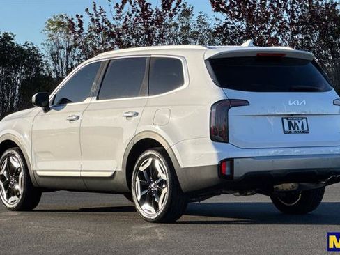 Used 2025 Kia Telluride EX image 6