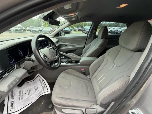 Used 2023 Hyundai Elantra Blue FWD image 10