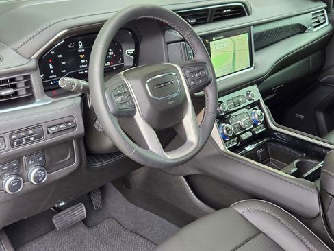 Used 2023 GMC Yukon Denali image 10