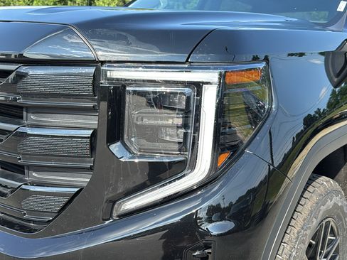 Certified 2025 GMC Sierra 1500 Elevation AWD/4WD image 9