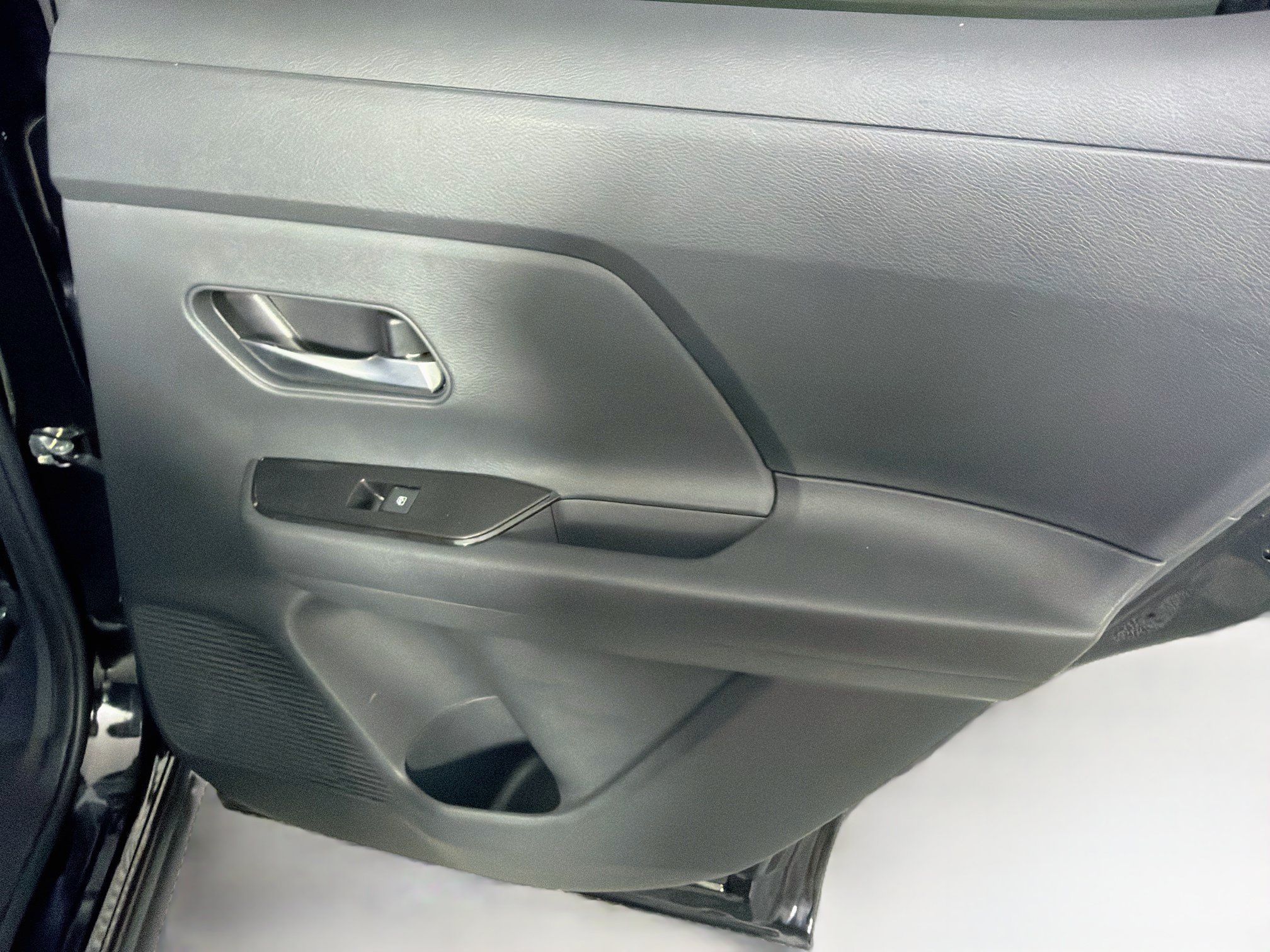 Used 2026 Nissan Kicks SV w/ Charging Package FWD image 27