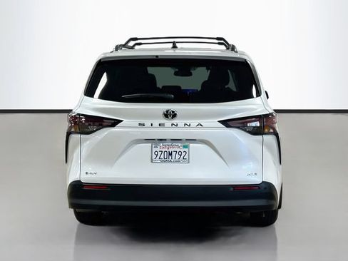 Used 2026 Toyota Sienna XLE FWD image 6