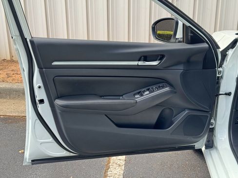 Used 2022 Nissan Altima 2.5 SV FWD image 34