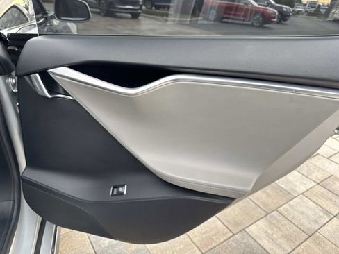 Used 2013 Tesla Model S Base image 21