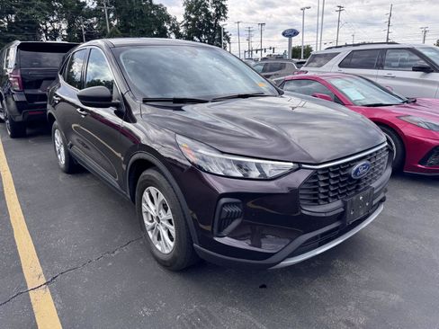 Used 2023 Ford Escape Active AWD/4WD image 3
