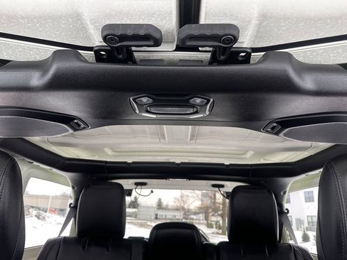 Used 2018 Jeep Wrangler Unlimited Sahara image 29