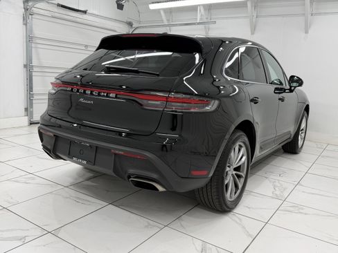 Certified 2025 Porsche Macan image 12