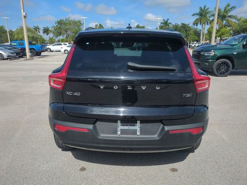 Used 2022 Volvo XC40 T5 R-Design w/ Advanced Package AWD/4WD image 7