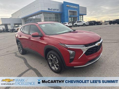 New 2026 Chevrolet Trax LT w/ Driver Confidence Package image 2