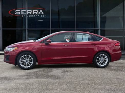 Used 2020 Ford Fusion SE FWD image 2