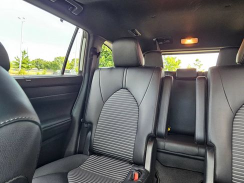 Used 2024 Toyota Highlander XSE FWD image 24