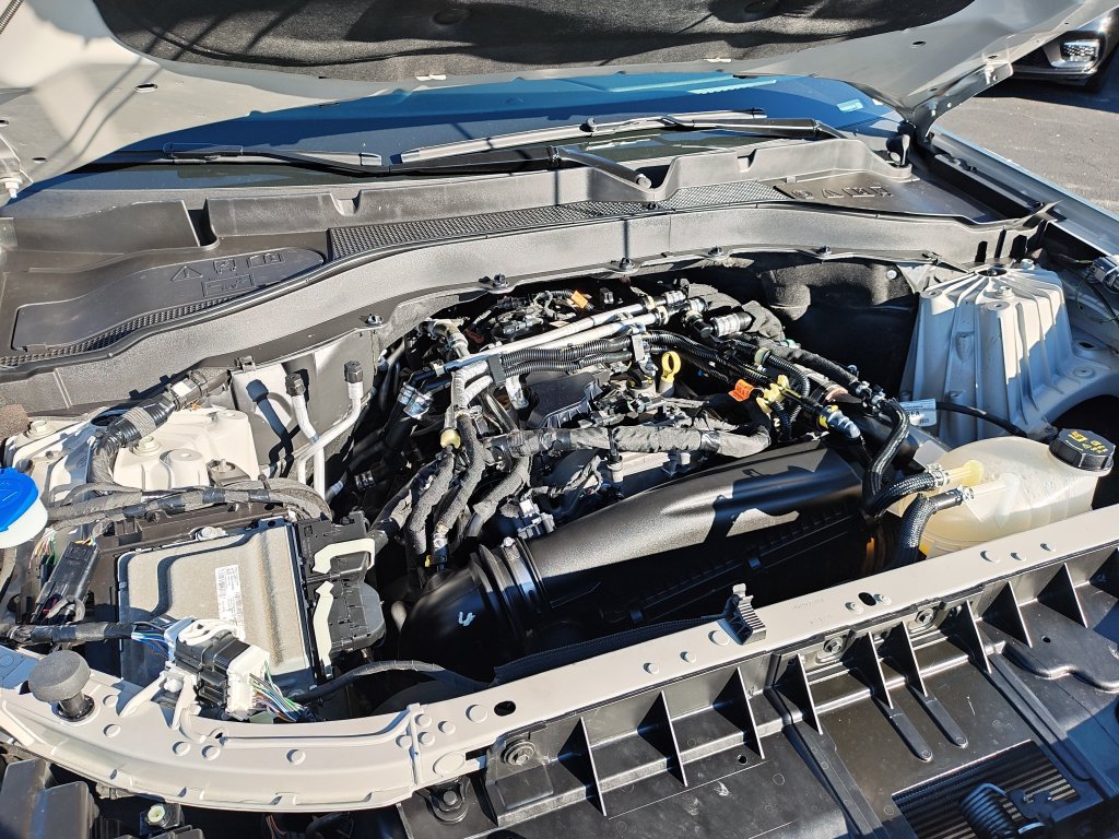 Used 2025 Ford Explorer Active AWD/4WD image 26