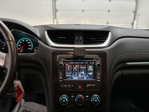 Used 2017 Chevrolet Traverse LT w/ Style and Technology Package FWD image 29