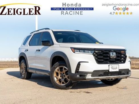 Used 2024 Honda Pilot TrailSport image 1