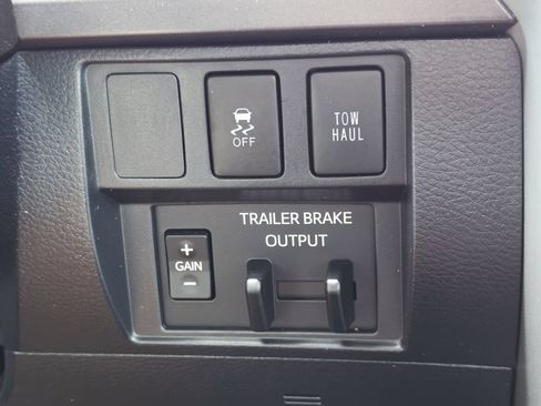 Used 2019 Toyota Tundra SR5 w/ SR5 Upgrade Package RWD image 25