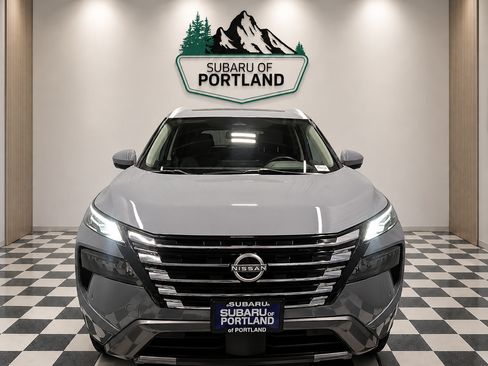 Used 2024 Nissan Rogue SL w/ SL Premium Package AWD/4WD image 3