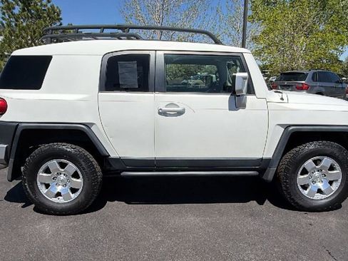 Used 2010 Toyota FJ Cruiser 4WD image 2