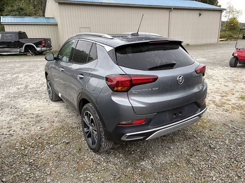 Used 2021 Buick Encore GX Essence image 2
