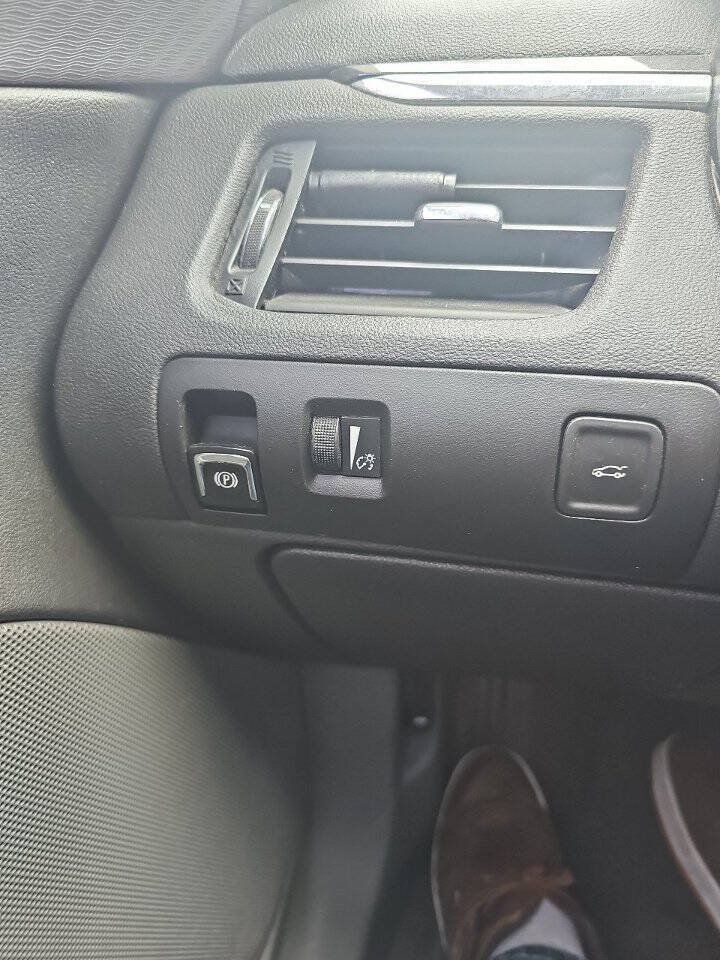 Used 2015 Chevrolet Impala LT FWD image 16