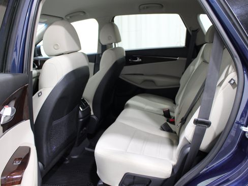 Used 2018 Kia Sorento FWD image 19