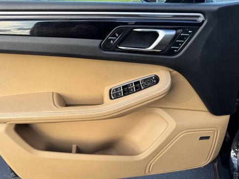 Used 2017 Porsche Macan image 19