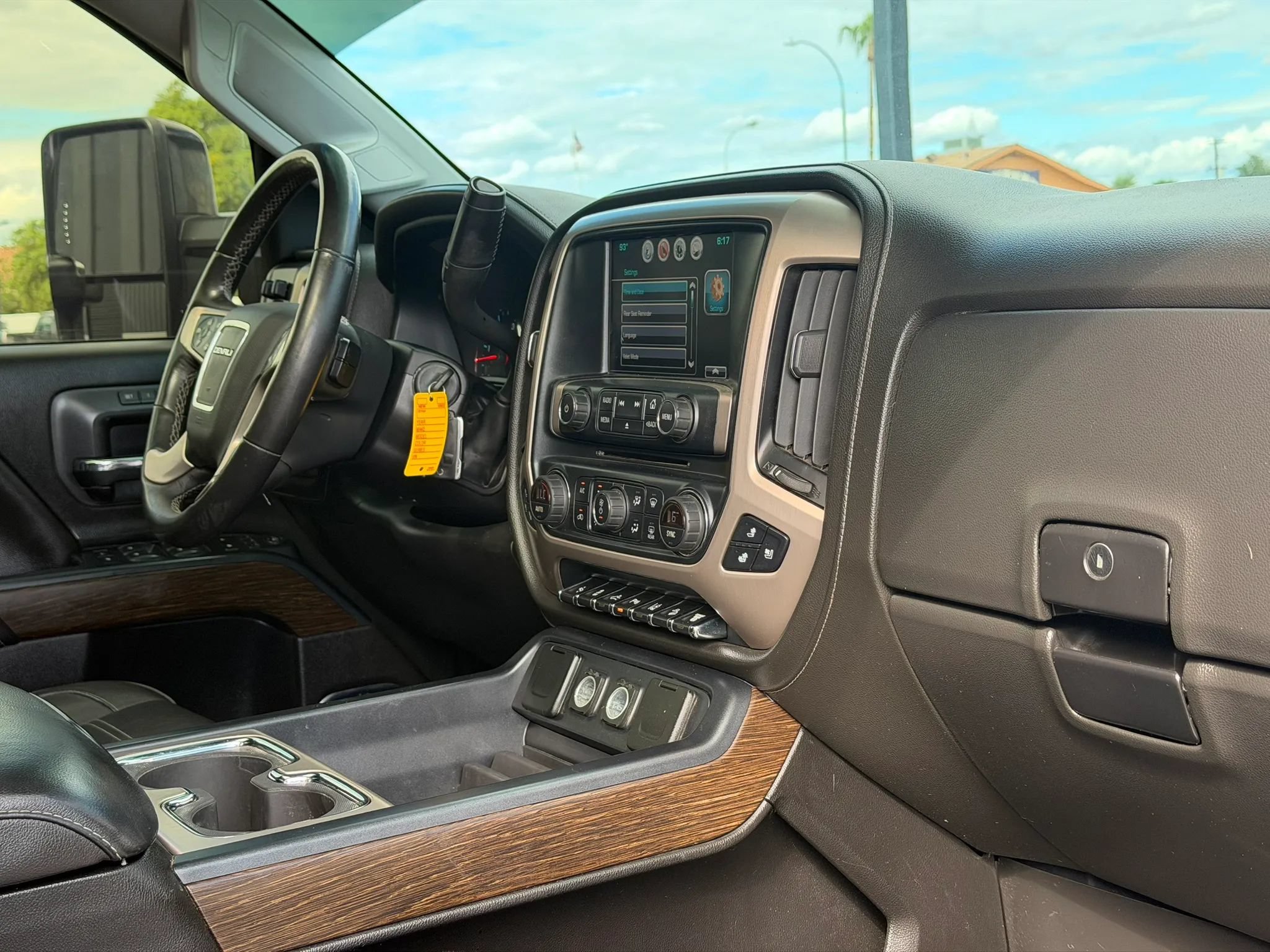 Used 2017 GMC Sierra 2500 Denali w/ Duramax Plus Package AWD/4WD image 34