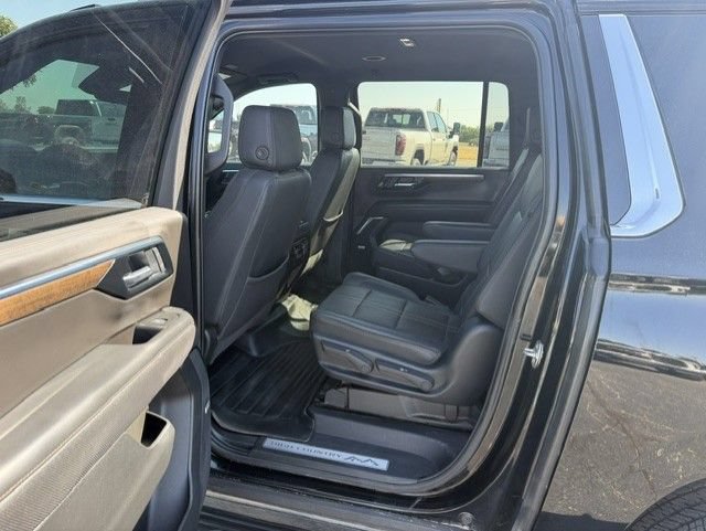 Used 2025 Chevrolet Suburban High Country AWD/4WD image 18